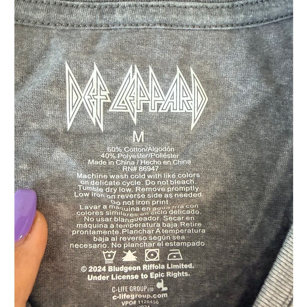 Def Leppard Graphic Tee Leopard Rock Band Shirt Gray Medium NWT - Picture 5 of 7